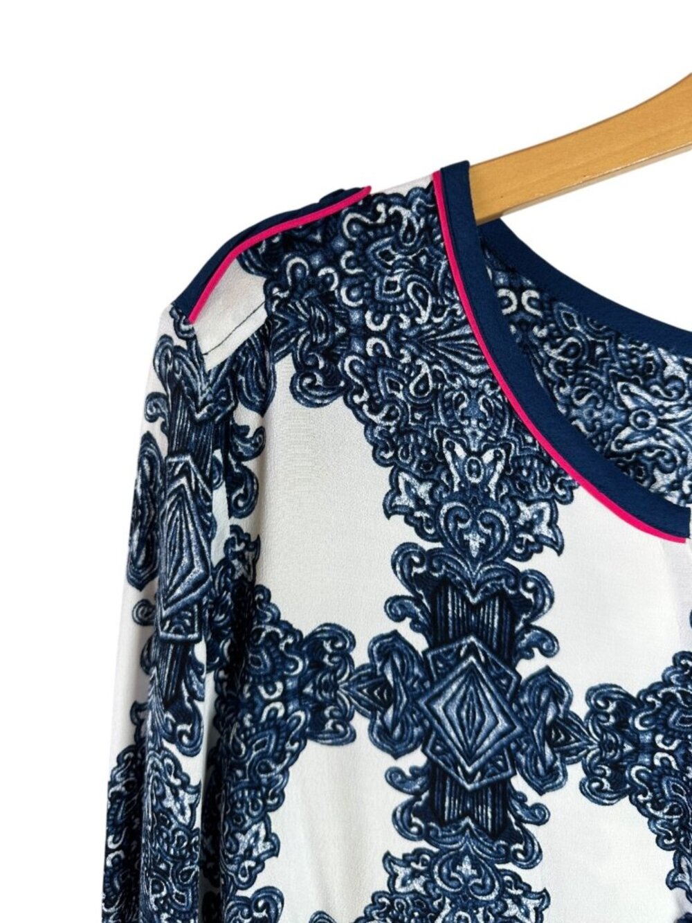 Soft Surroundings 1X White Navy Scroll Print Tunic Top Pink Trim Roll Tab Sleeve - Picture 5 of 6